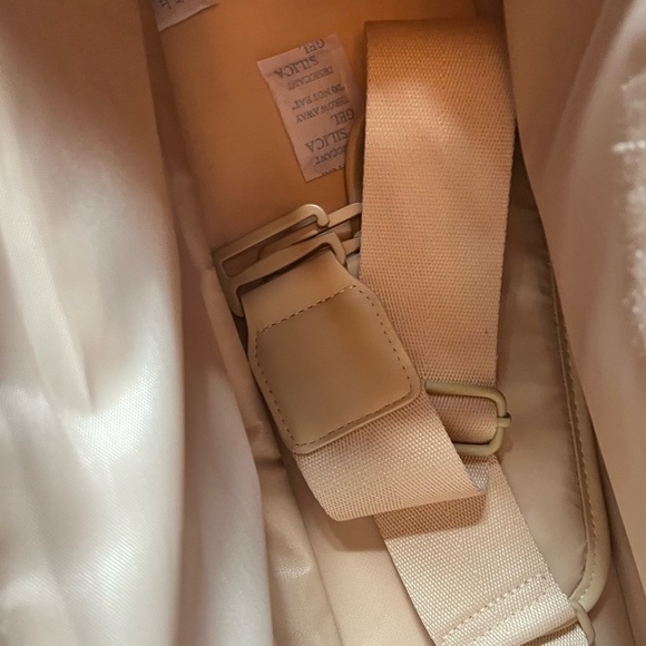 Beis Beige Expandable Air Duffel Puffer - Picture 7 of 8